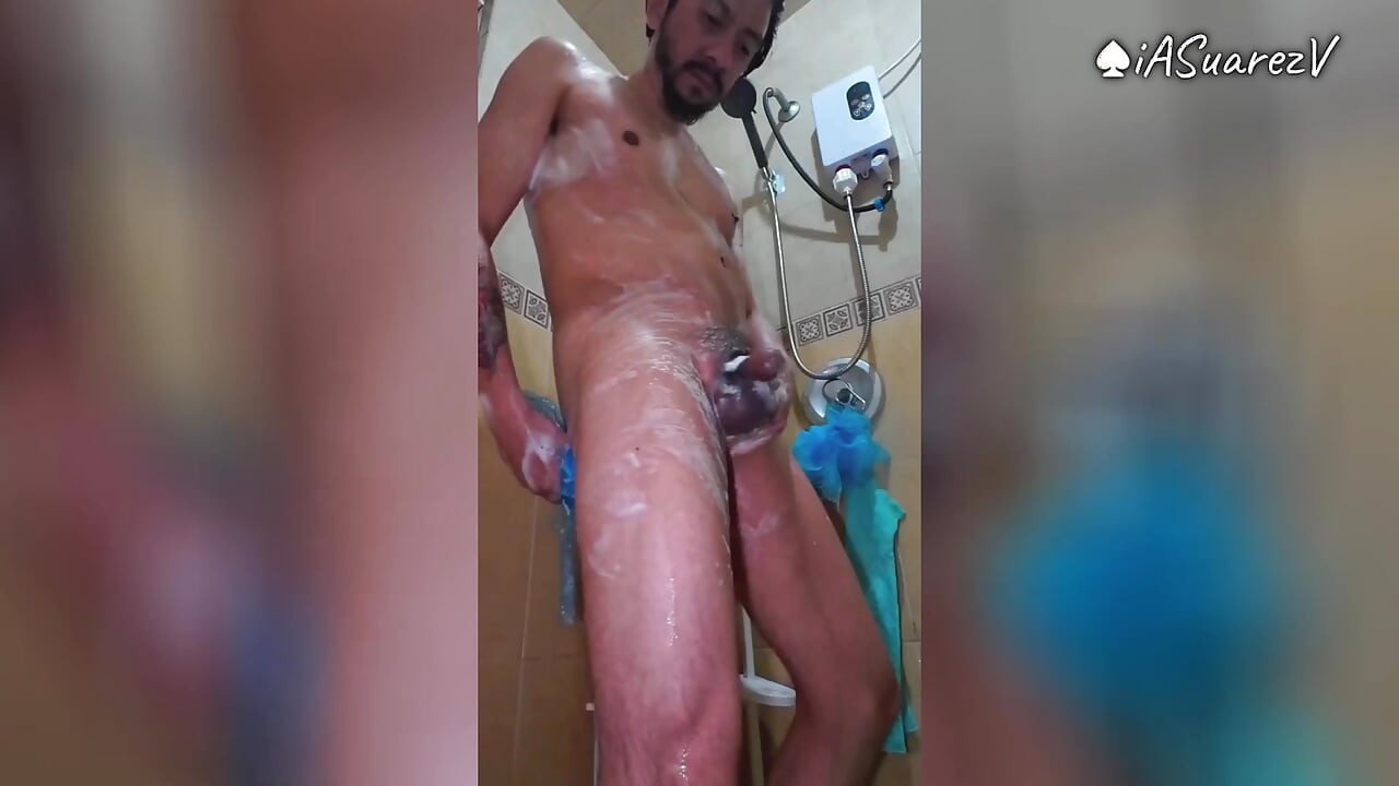 Naked and mature man bathes in front of the camera, dick, ass, feet...