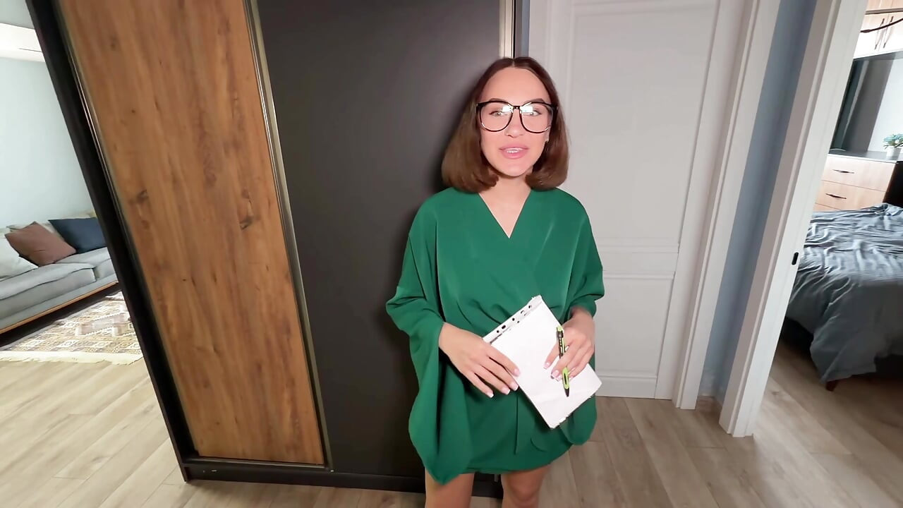A beautiful realtor talked me into taking this apartment. OMG...her pussy is just beautiful