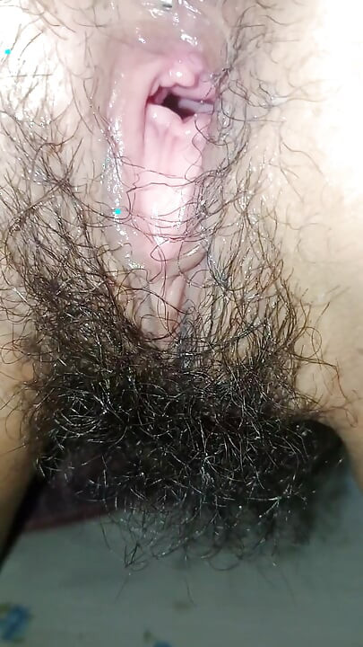 Pulen!!! Ibu warung yang sudah lama menjanda