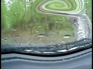 雨の日の車内での手コキ