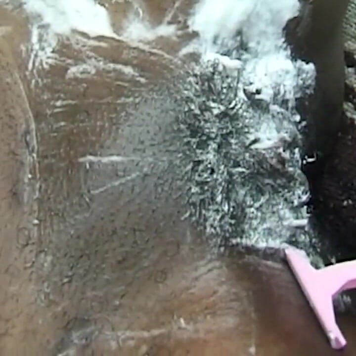 Mature Black MILF Shaved Before Passionate Bedroom Ride