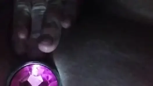 Tante bahenol lagi asik seks anal ukuran medium sampai lubang pantatnya menganga lebar