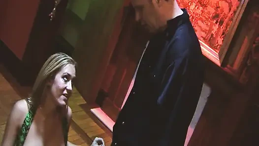 Adegan seks babes - cewek semok rambut pirang dengan lingerie seksi 1_exuberant dientot habis-habisan di kantor