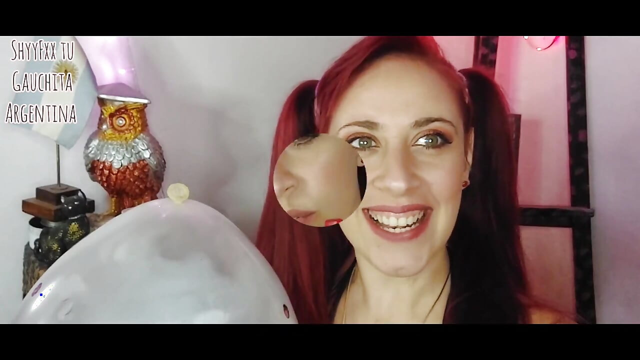 엉덩이로 풍선을 문지르고 터뜨리는 ShyyFxx!