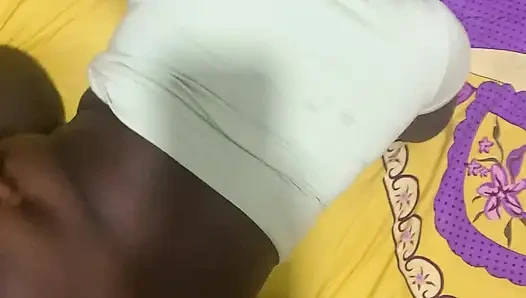 Büyük götlü bayan hızlı bir domaltmalı sikiş için geliyor