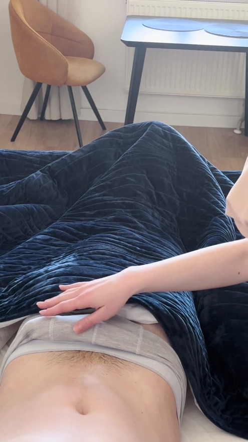 "É maior que o pau do seu pai!" Madrasta árabe compara o pau sem cortes do enteado com o marido em um quarto de hotel compartilhado | Clipe 2