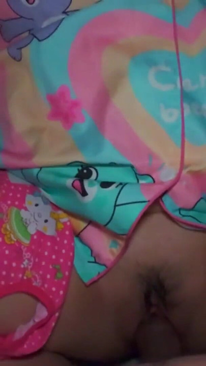 Γαμιέμαι με τον πατριό μου και τρώει τεράστιο χύσιμο | Κλιπ 1