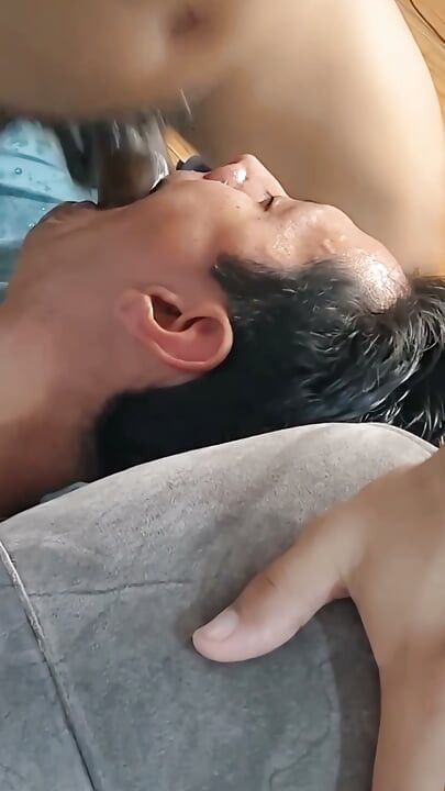 Deepthroat berairan nonstop