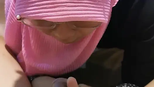 Üvey erkek kardeşim işe gitmeden önce bana bir şey getirdi.