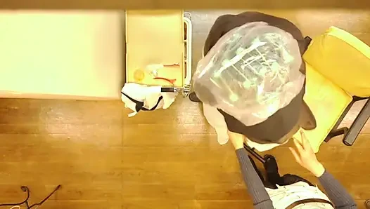 Salon Tempat Kontak Mata Tidak Pernah Berhenti