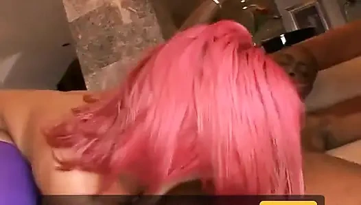 İki balon götü büyük siyah yarakla sikiliyor