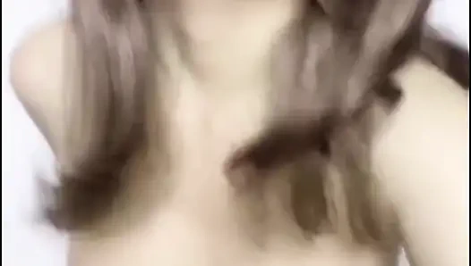 Мокрая киска девственницы королевы Colmek