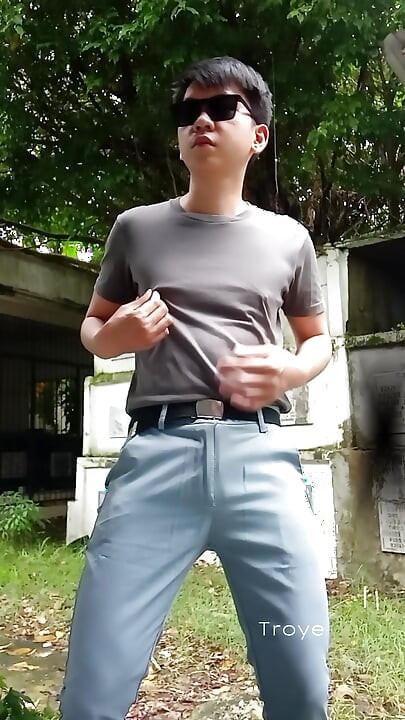 Handsome Pinoy Masturbates at Cemetery - Pinoy Jakol sa Sementeryo