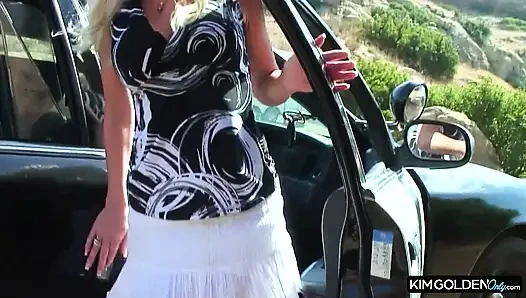 Wilder Outdoor-Sex mit blonder Vollbusigen