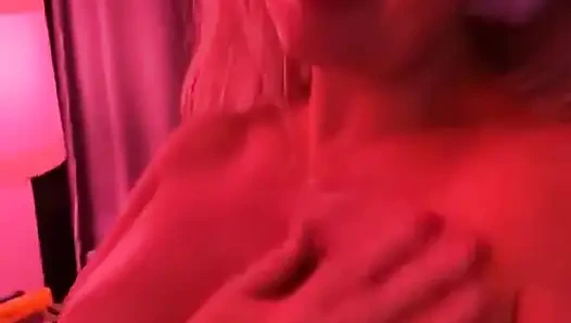 Zieh dich aus und tanze