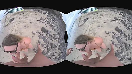 Минет на публичном пляже в VR видео от первого лица