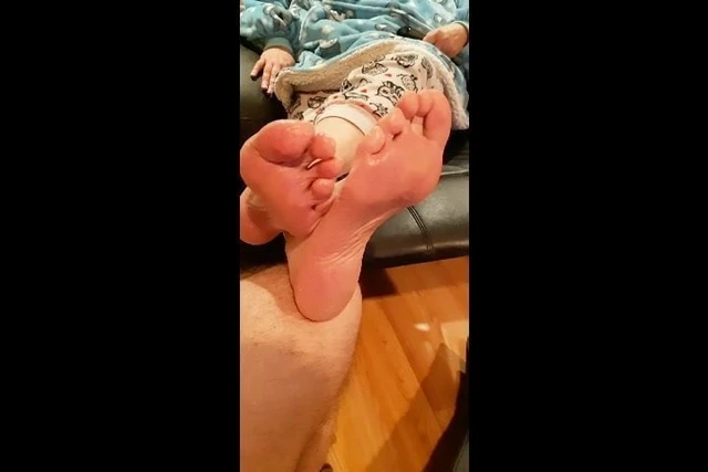 Mature Wife Smelly Bare Soles Tease