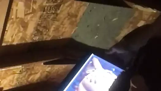 Porno izlerken sikimle oynuyorum