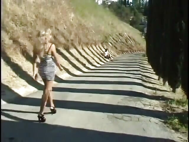 Hot MILF wants to experiment with two horny midgets