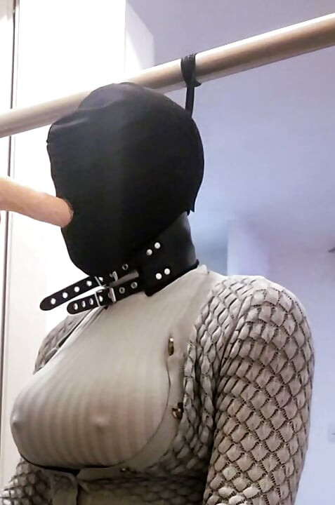 Analmoni mouth gets fucked by the machine