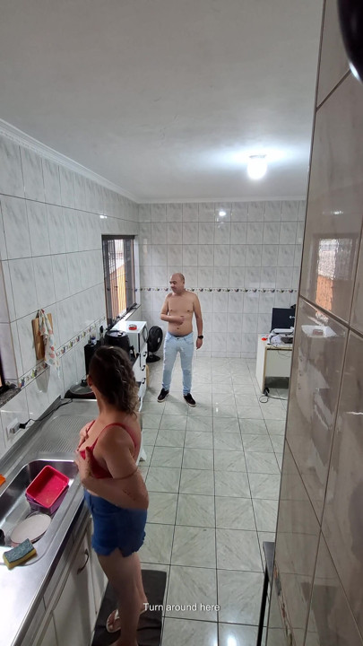 하녀는 알몸으로 그녀의 얼굴에 사정을 받기로 동의했습니다. | 흑인 대물 자지와 섹스하는 흑인 대물