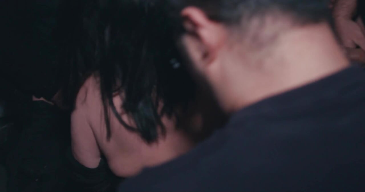 Femeie matură oferită în gangbang cu greu în Club Libertine