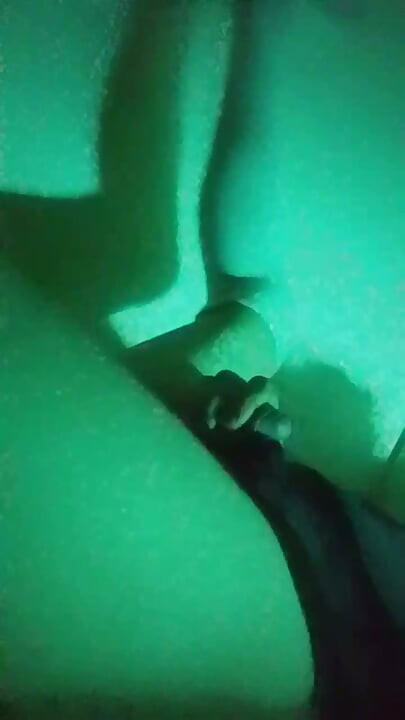 내 부드러운 엉덩이와 자지는 아직 사정하지 않았어