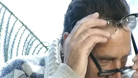 Schöne deutsche puppe wird in einem heißen dreier gebohrt