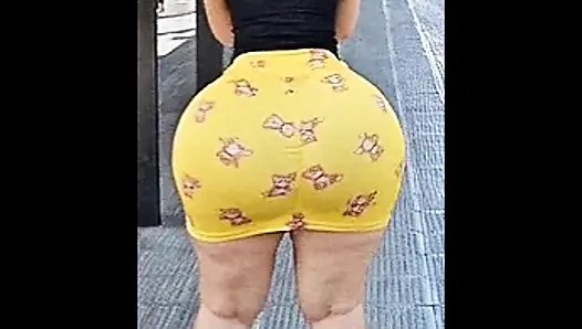 Big ass waiting for the bus in Argentina