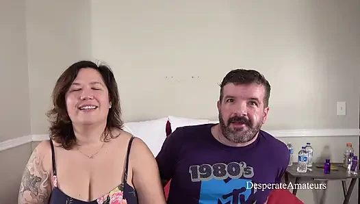 Çaresiz amatörler Scarlet Fox Iona ve Bridget sıkı amcıklarını büyük beyaz yarakla sert siktiriyor