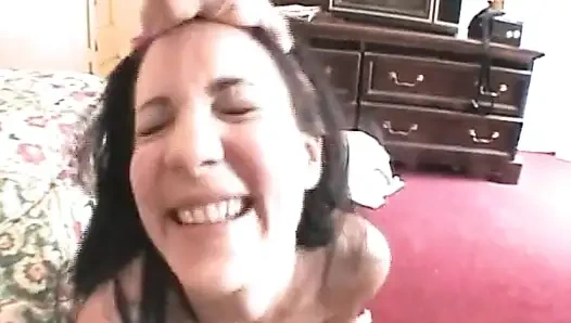 Brünette MILF, intensive orale vergnügungssitzung