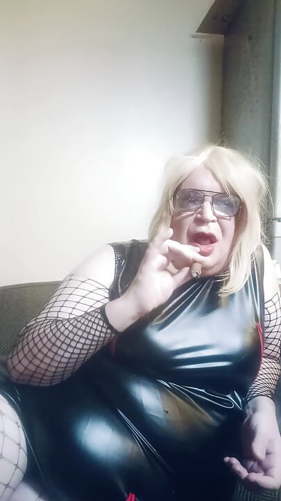 BBW TV তার বিভিন্ন ভার্জিনিটি হারানোর গল্প বলছে
