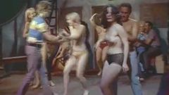 Późny taniec damski topless (rocznik 1960)