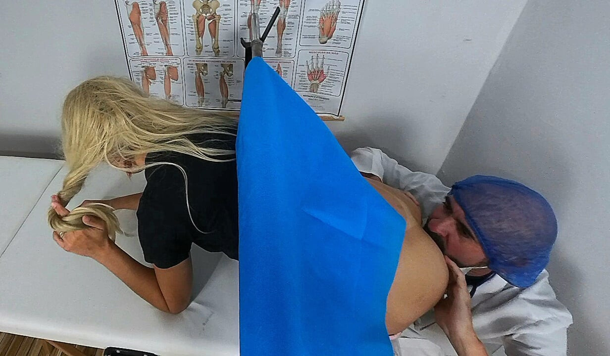Gynecologist licked the patient's ass and fucked during exam!