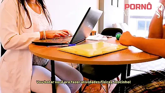 Fizyoterapist farklı bir şekilde ayağa kaldırılıyor