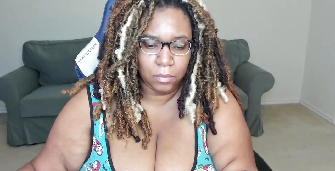 Chupando esse vibrador na webcam