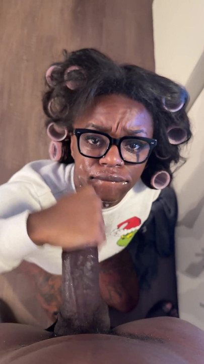 Ebony Step Sis Pulls Out BBC While Clan Is Watching a Movie