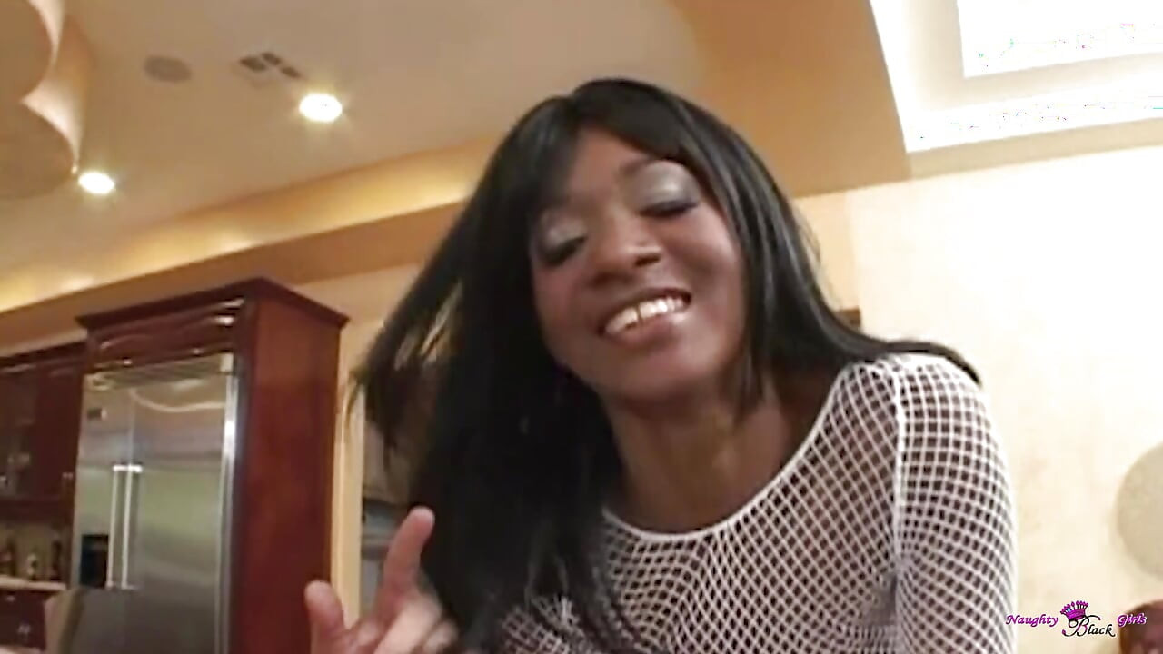 Manuel Ferrara topuklu ayakkabılarla götünü siktiğinde Kaylani Cream çok sert çığlık attı