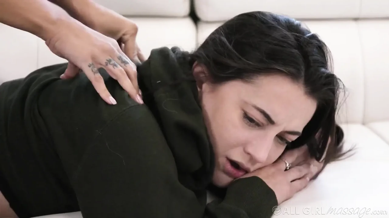 All Girl Massage - 2 Sexy Lesbians Friend Fuck Each Other's Faces with Their Wet Pussy