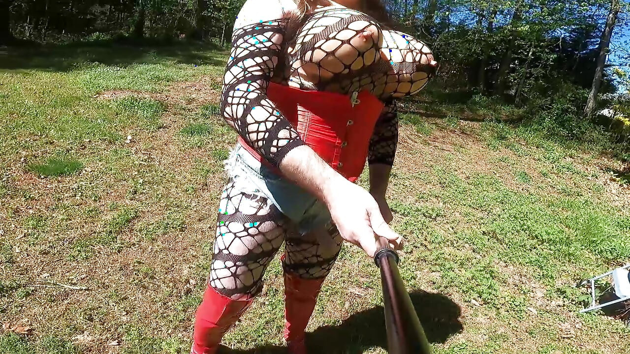 مكشوف: عملاق مزيف الثدي مزيفة متحول جنسيا في مشد وديزي ديوكس يركضون جزازة دفع