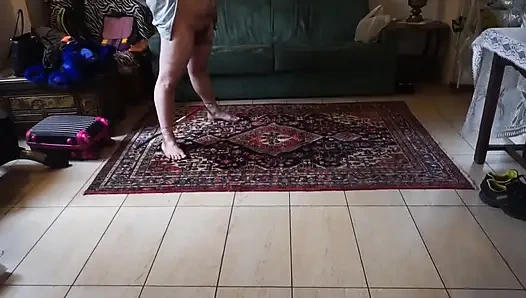 Kadın egemenliği hatunlar kölelerini taşaklarına tekmelemeye bayılıyor