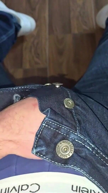 ボスの椅子のドイツ語の声...青いカルバン・クラインのボクサー...チンコはカチカチ...前立腺液が流れている | クリップ 1