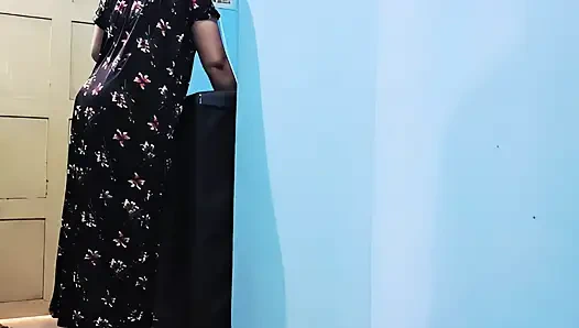 Büyük üvey kız kardeşimi sikiyorum kıyafetlerini yıkıyorum