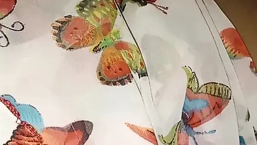 Ich habe die dicke muschi meiner ehefrau gestreichelt. Teil 1