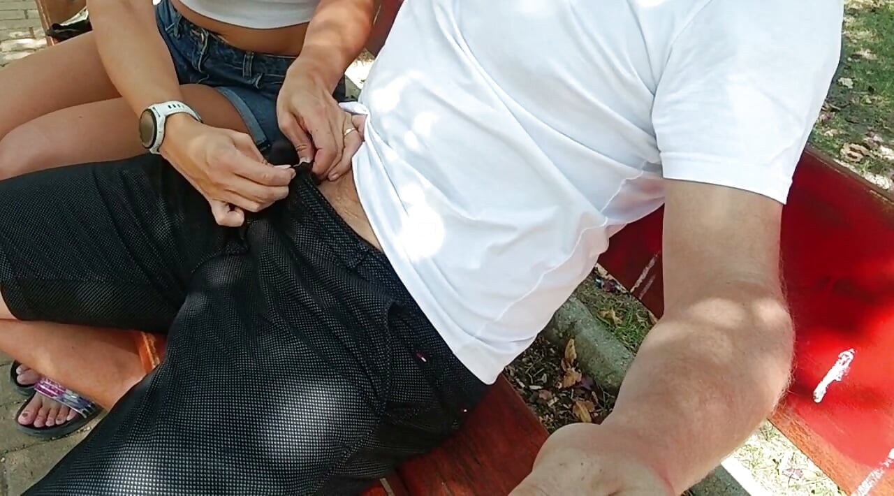 Public blowjob and sex in the park