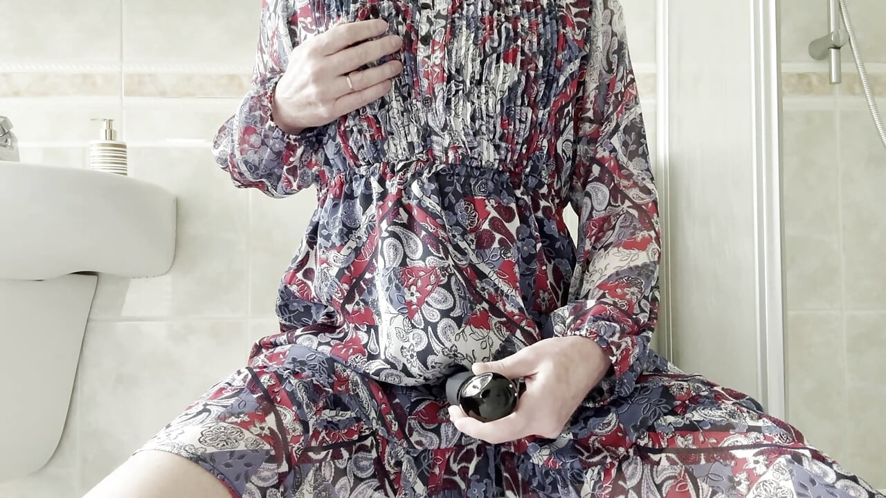 I jerked off on the toilet with the vibrator