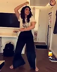 parineeti chopra bollywood dance