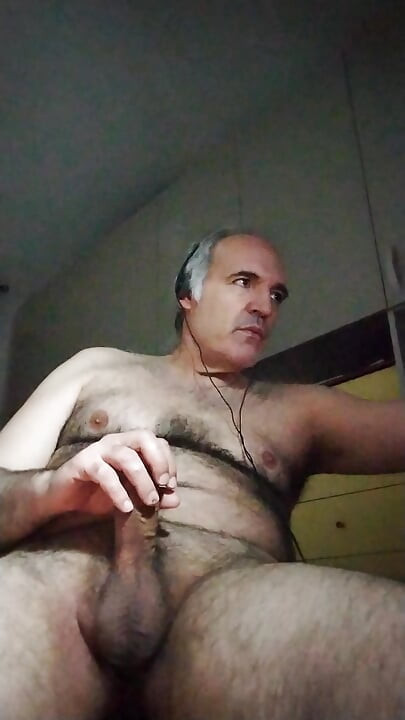 Drkala sam svoj kurac dva sata, napokon sam svršila