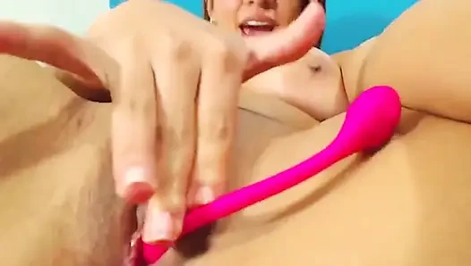Look at this juicy Latina babe