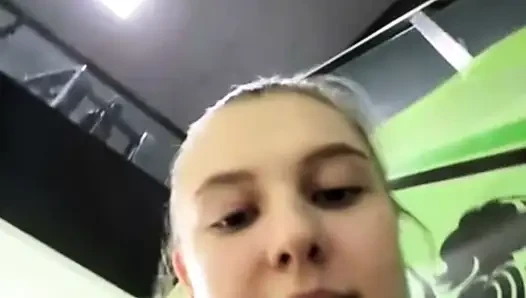 Hardcore-öffentliches fitnessstudio ficken mit jucielussie